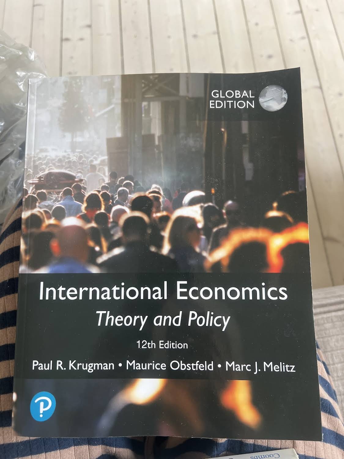 International Economics: Theory and Policy, Global Edition af Paul